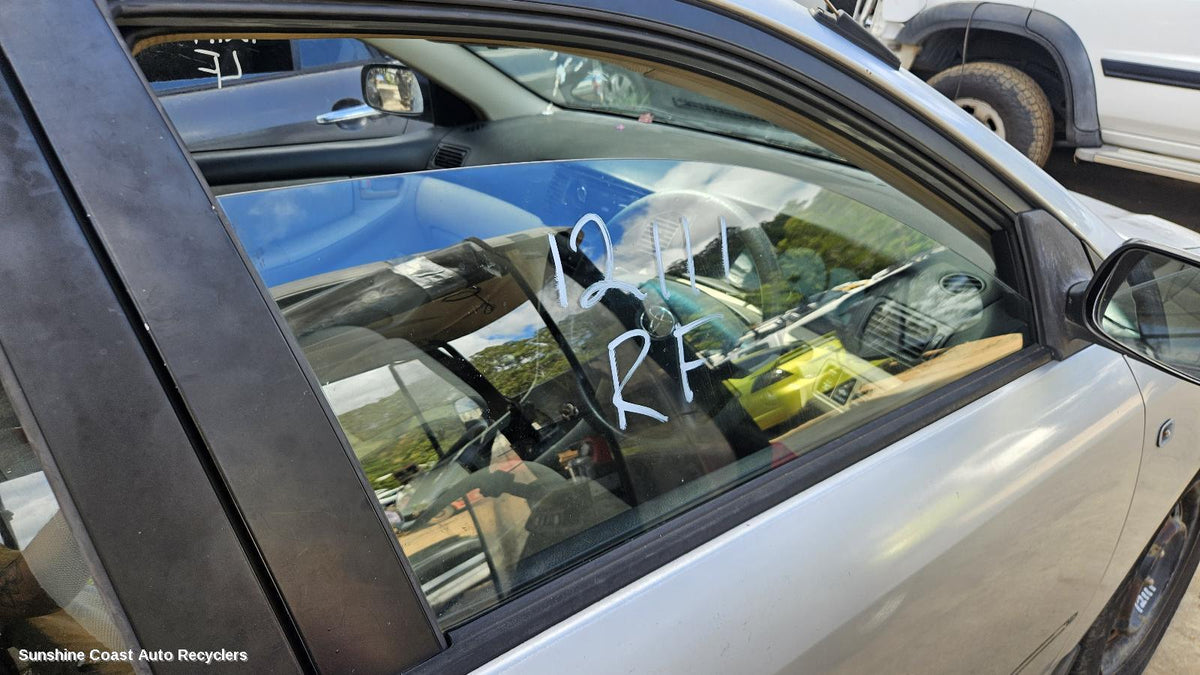 2001-2007 Toyota Corolla Right Front Door Window