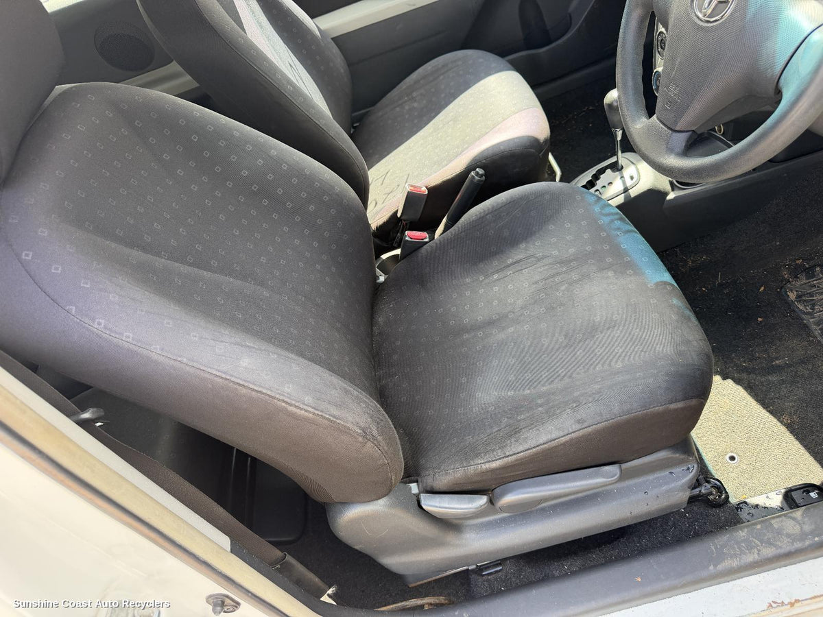 2005-2011 Toyota Yaris Front Seat