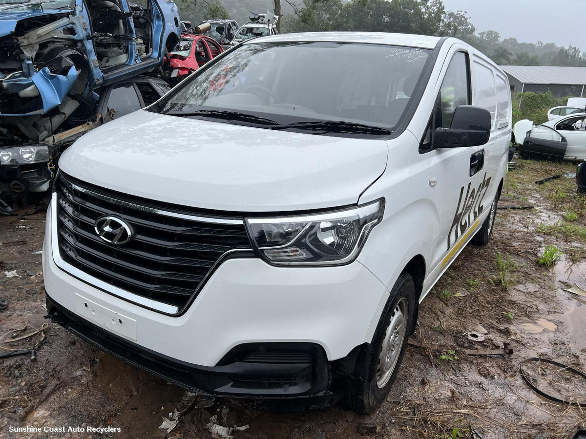 2018-2021 Hyundai Iload/imax Left Headlamp