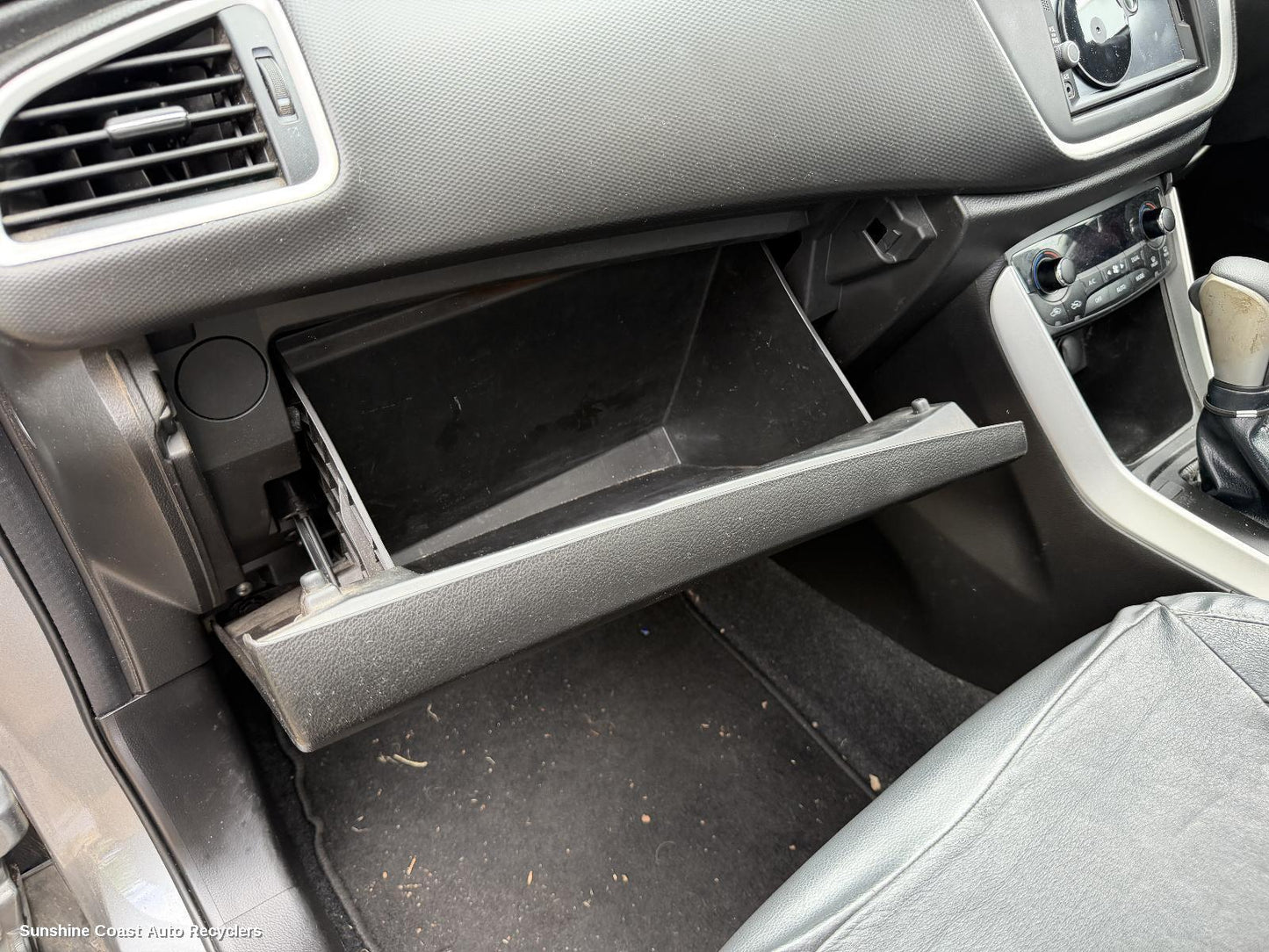 2014 Suzuki S-cross Glove Box
