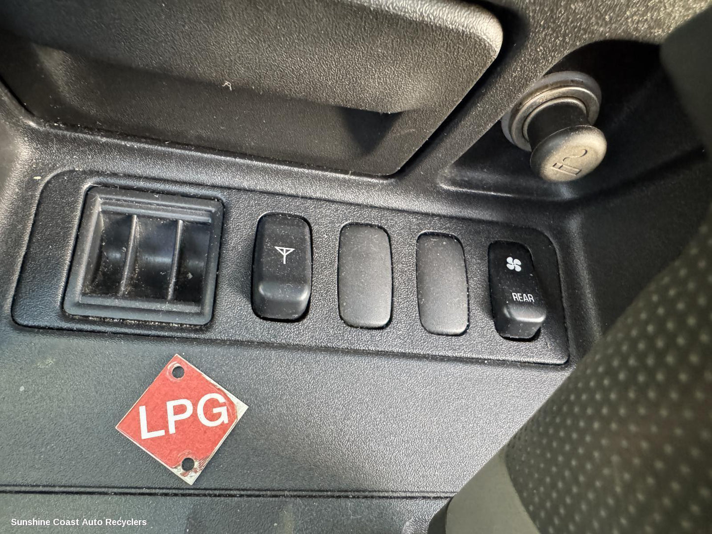 2000-2002 Mitsubishi Pajero Misc Switch Relay