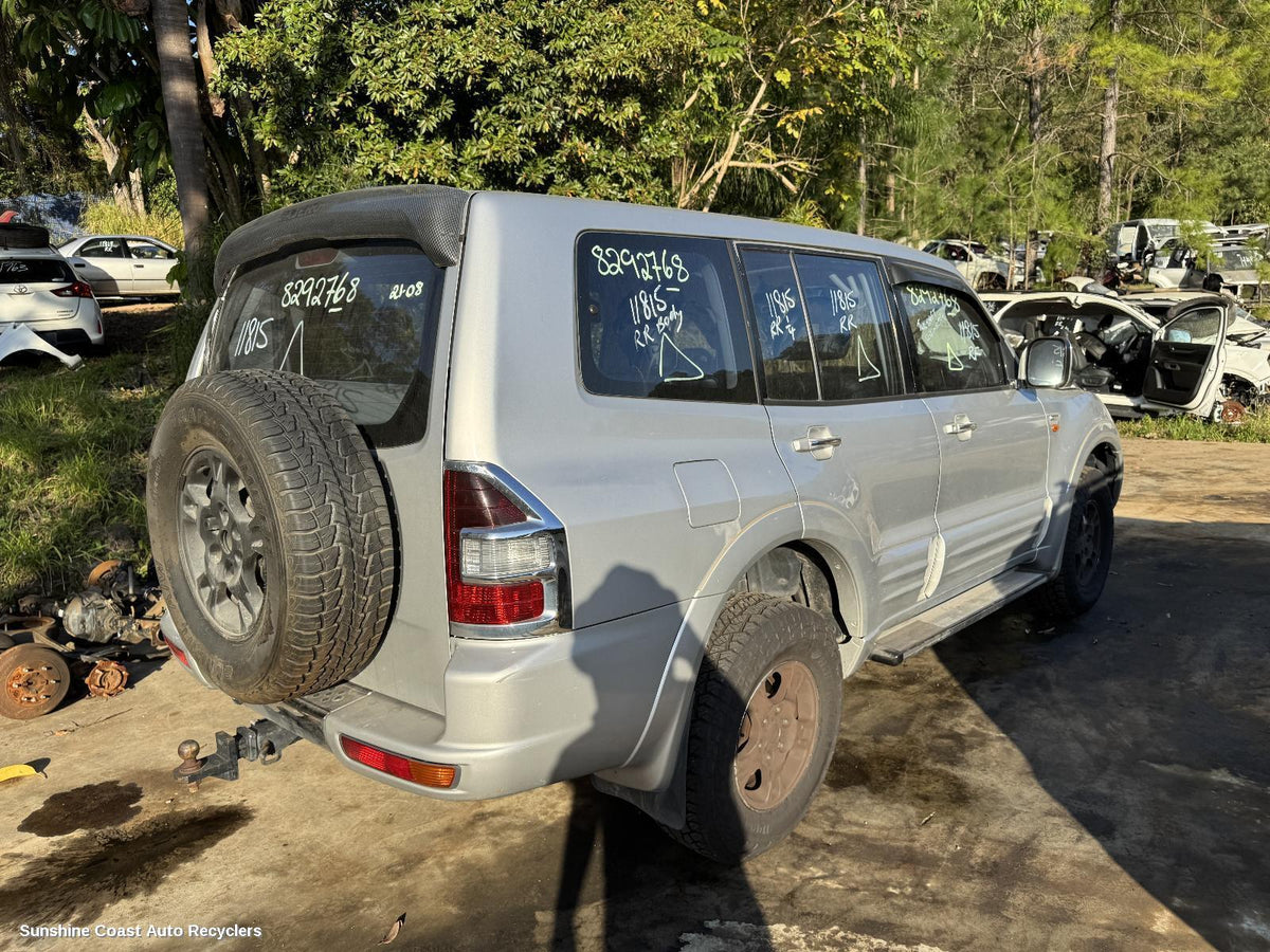 2000-2006 Mitsubishi Pajero Right Guard