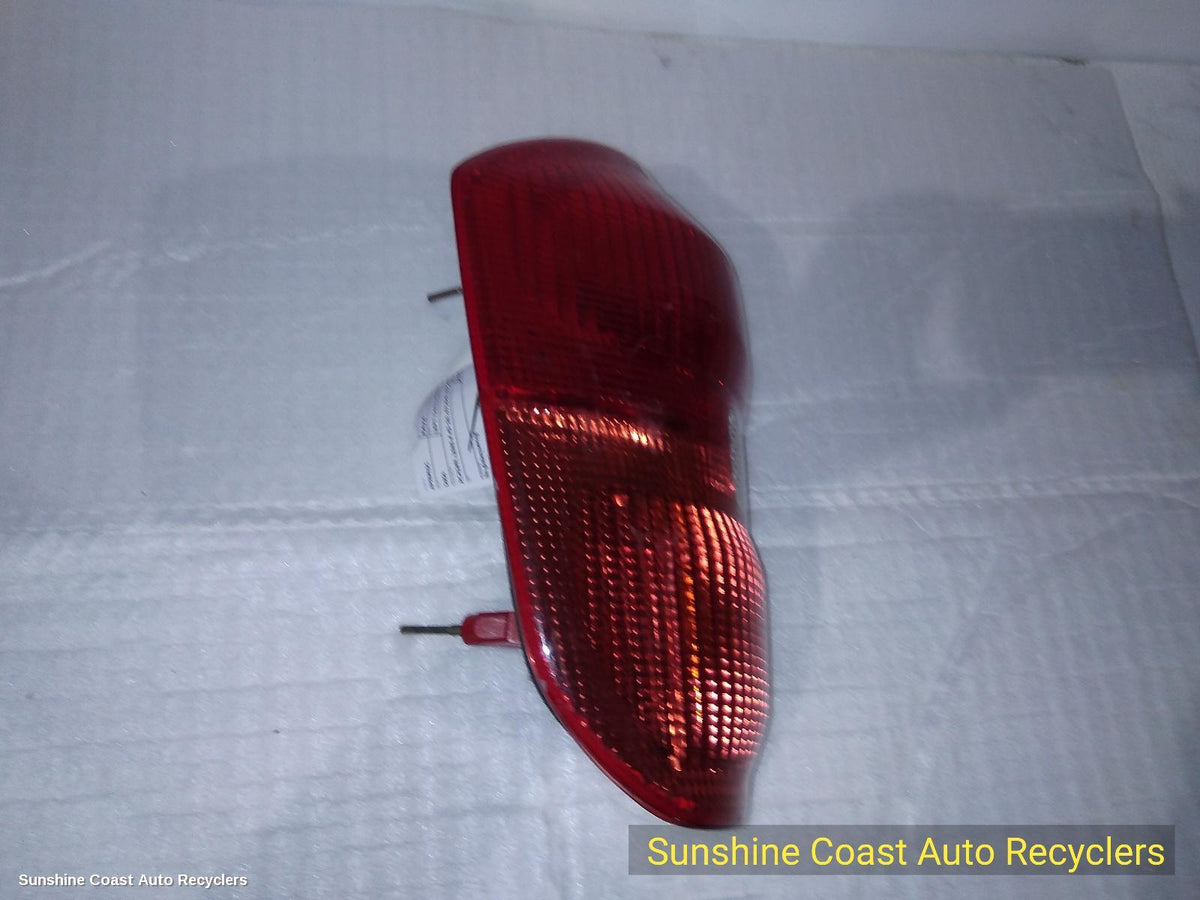 2000-2003 Toyota Rav4 Left Taillight