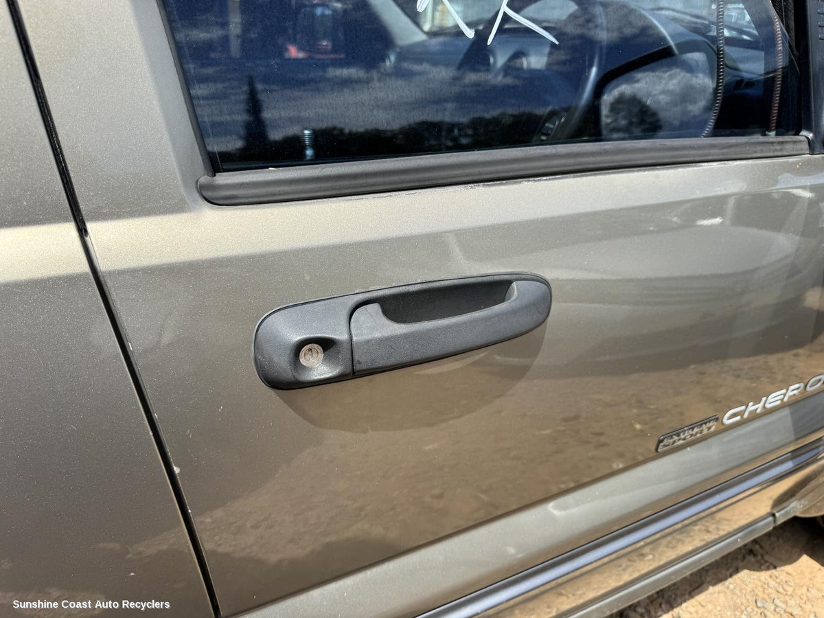 2001-2007 Jeep Cherokee Door Handle