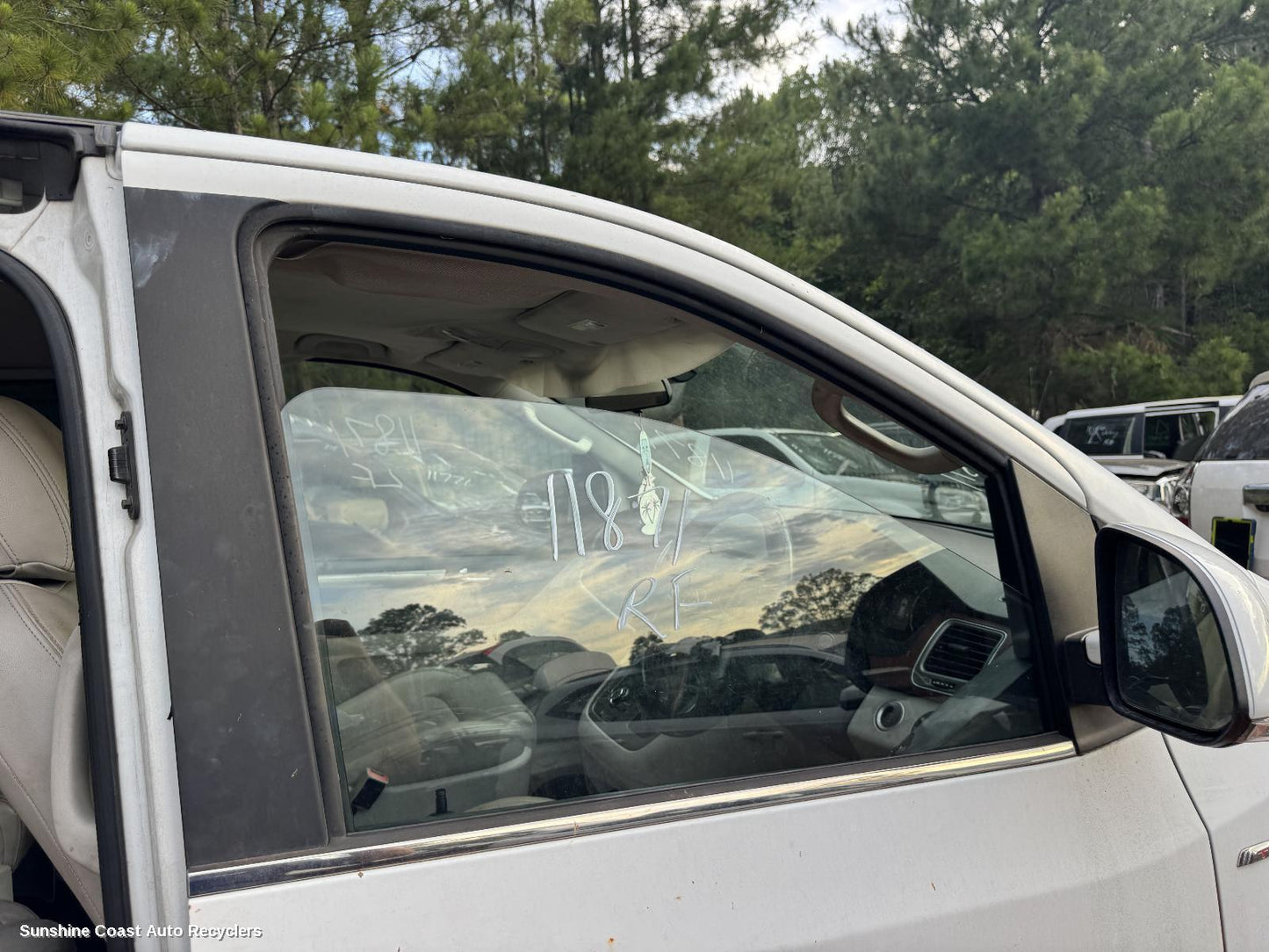 2016 Ldv G10 Right Front Door Window