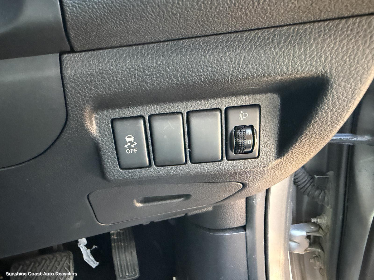 2007-2014 Nissan Xtrail Misc Switch Relay
