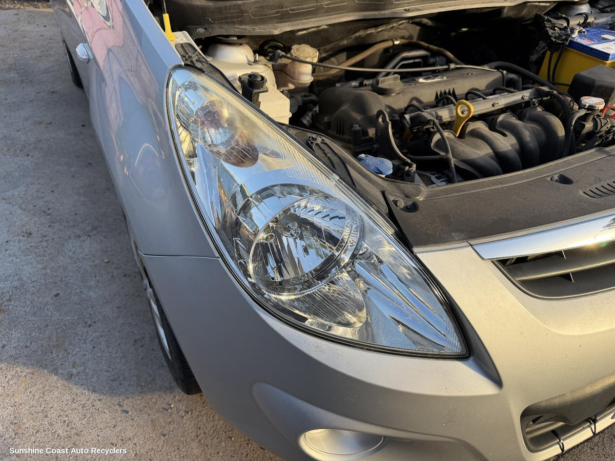 2010-2012 Hyundai I20 Right Headlamp