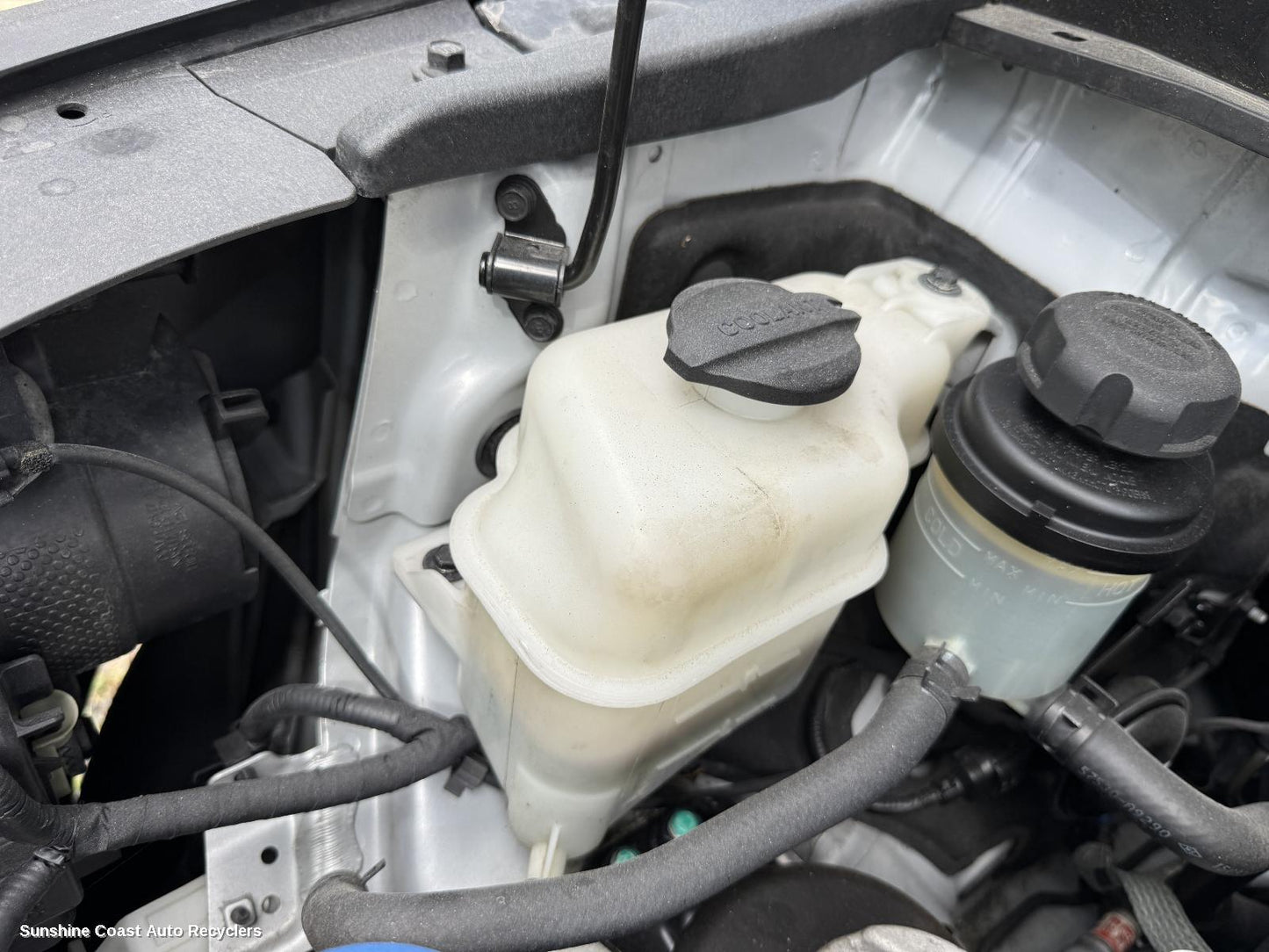 2015 Kia Carnival/grand Carnival Overflow Bottle