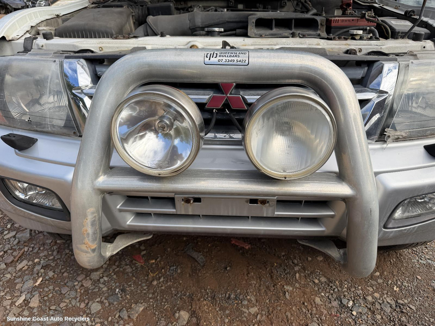 2000-2002 Mitsubishi Pajero Grille