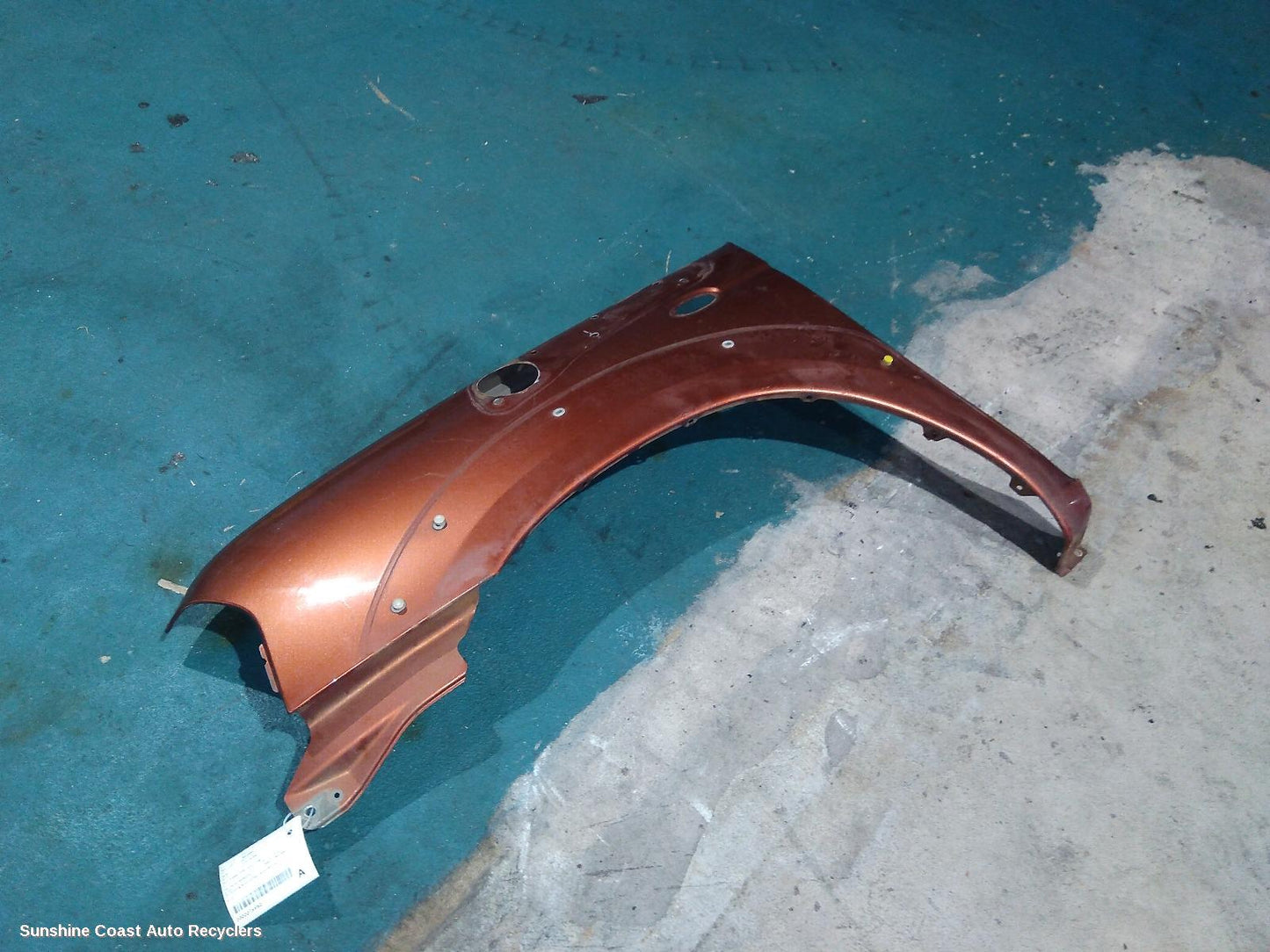 2005 Nissan Navara Left Guard