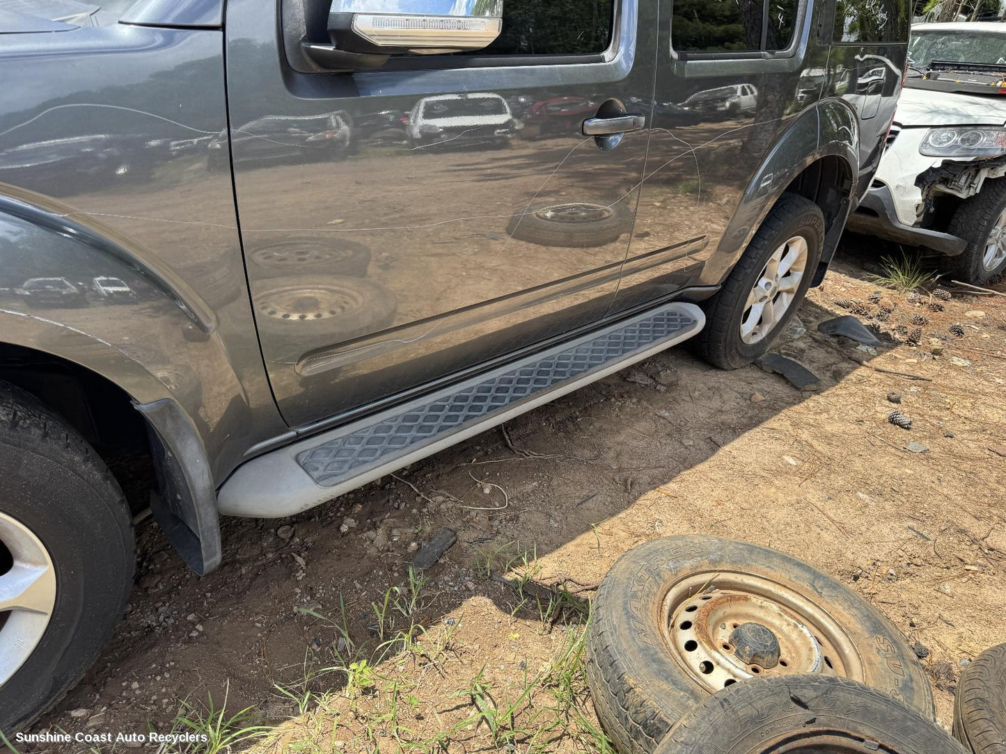 2012 Nissan Pathfinder Side Step Skirt