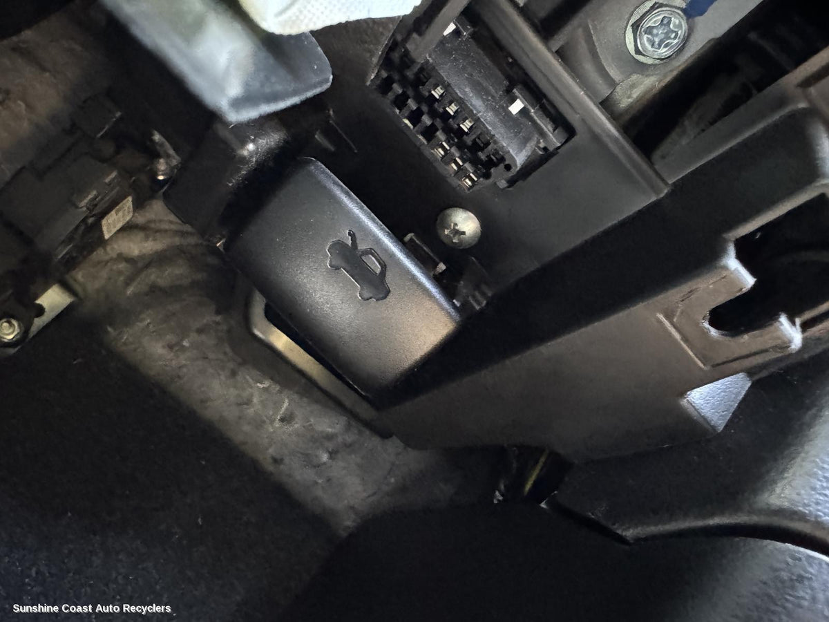 2013-2022 Suzuki S-cross Bonnet Release