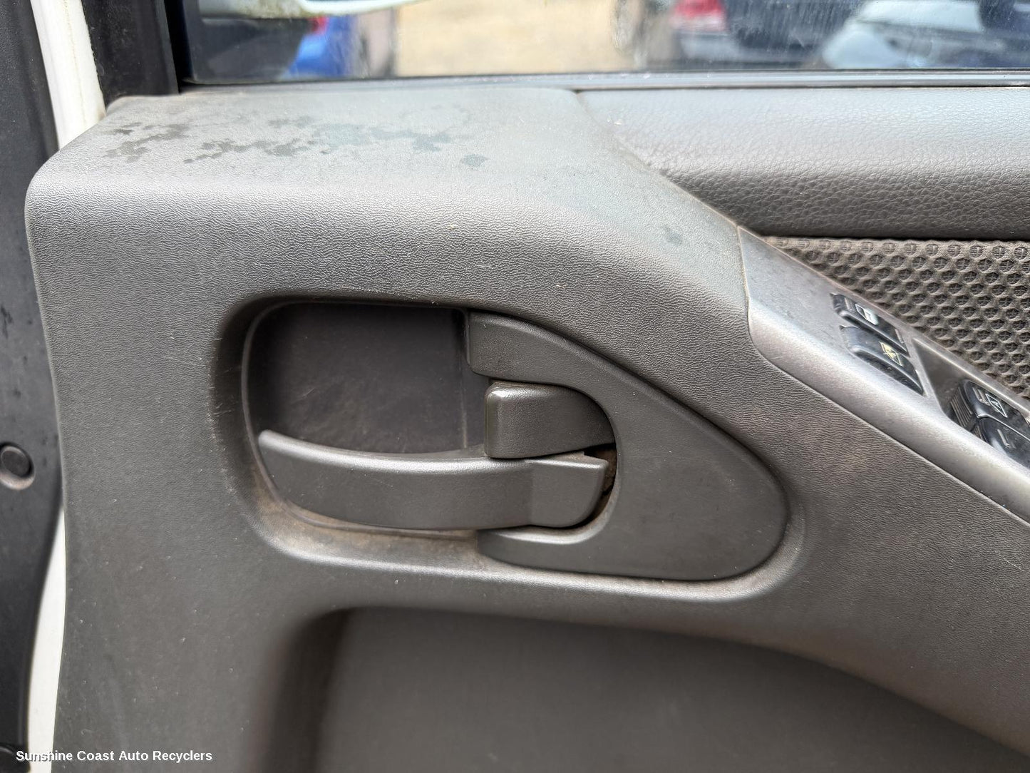 2011 Nissan Navara Door Handle