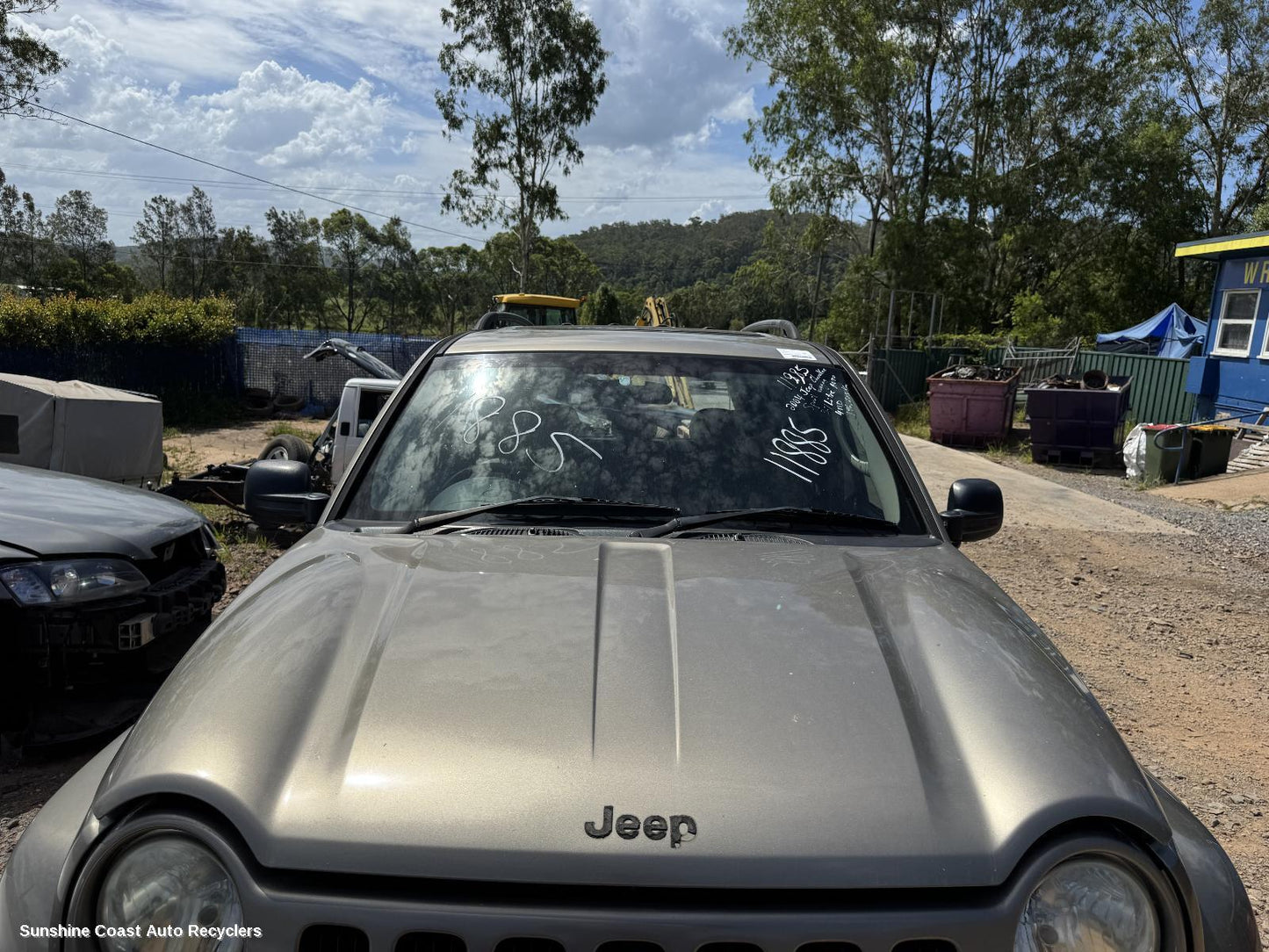 2004 Jeep Cherokee Bonnet