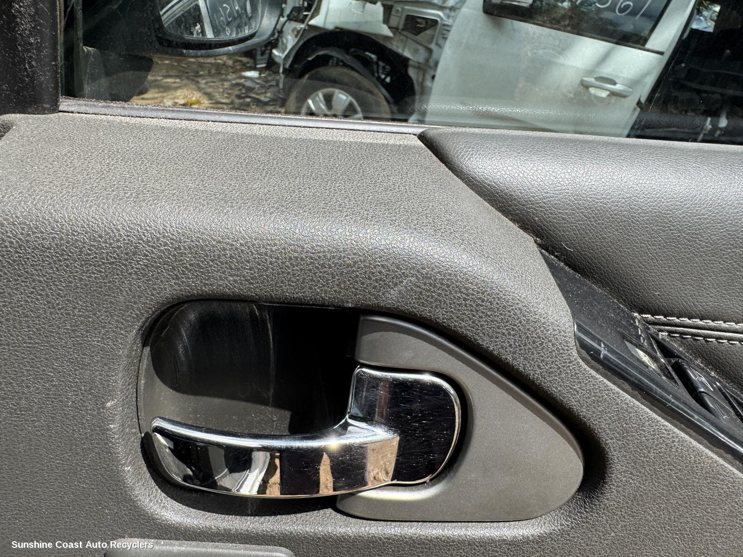 2010 Nissan Pathfinder Door Handle