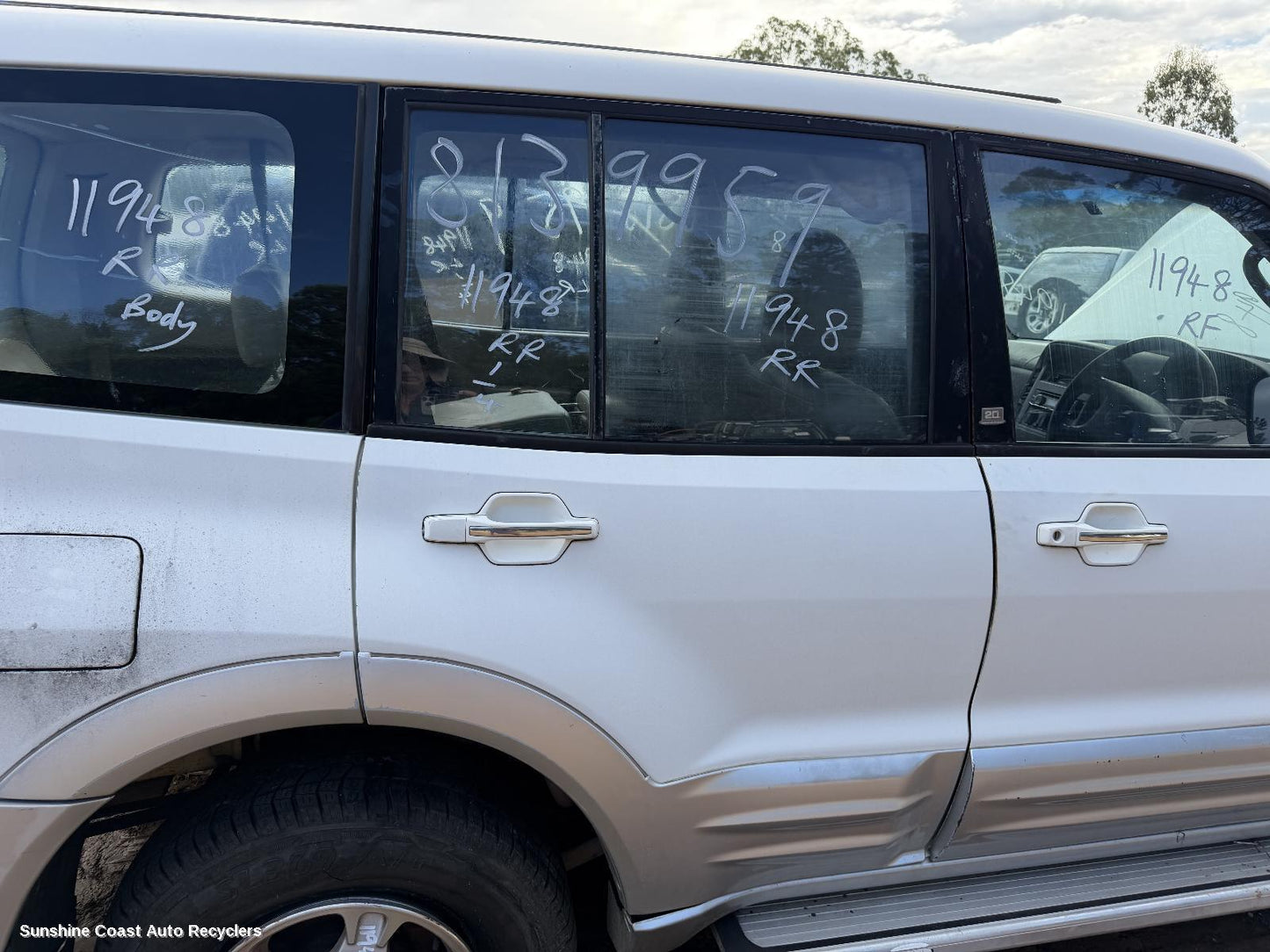 2000-2002 Mitsubishi Pajero Right Rear Door Sliding