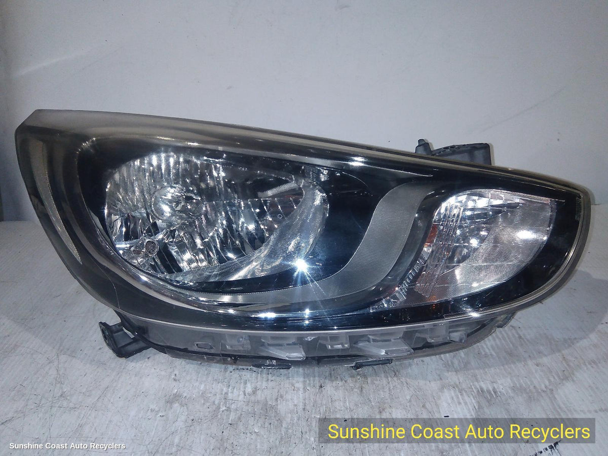 2011-2014 Hyundai Accent Right Headlamp