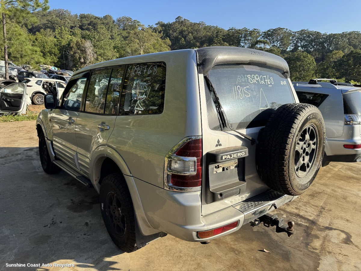 2000-2002 Mitsubishi Pajero Left Taillight