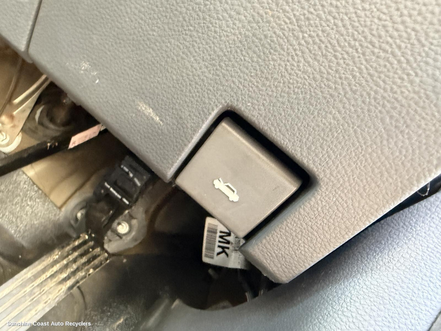 2011-2020 Mazda Bt50 Bonnet Release