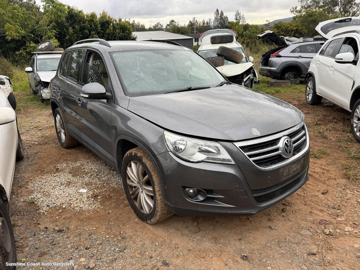 2008-2016 Volkswagen Tiguan Left Guard Liner