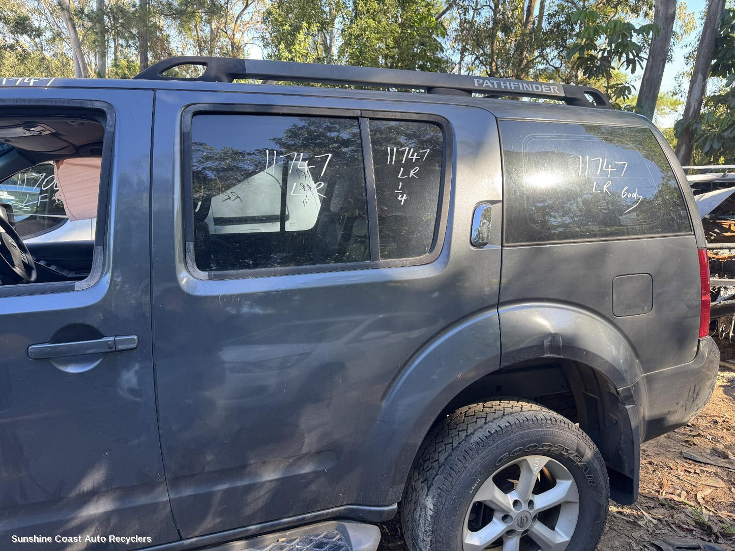 2010 Nissan Pathfinder Door Handle
