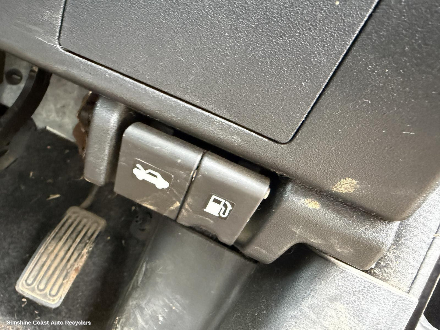 2007-2014 Nissan Dualis Bonnet Release
