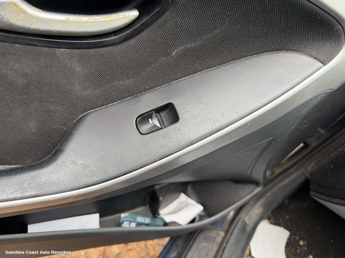 2012-2017 Hyundai I30 Pwr Dr Wind Switch