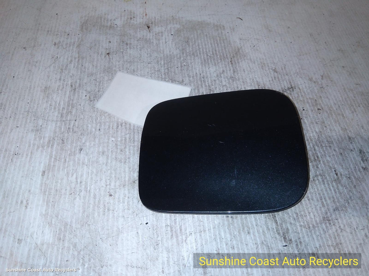 2000-2005 Toyota Rav4 Fuel Door   Filler