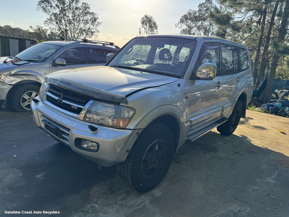 2000-2006 Mitsubishi Pajero Right Guard