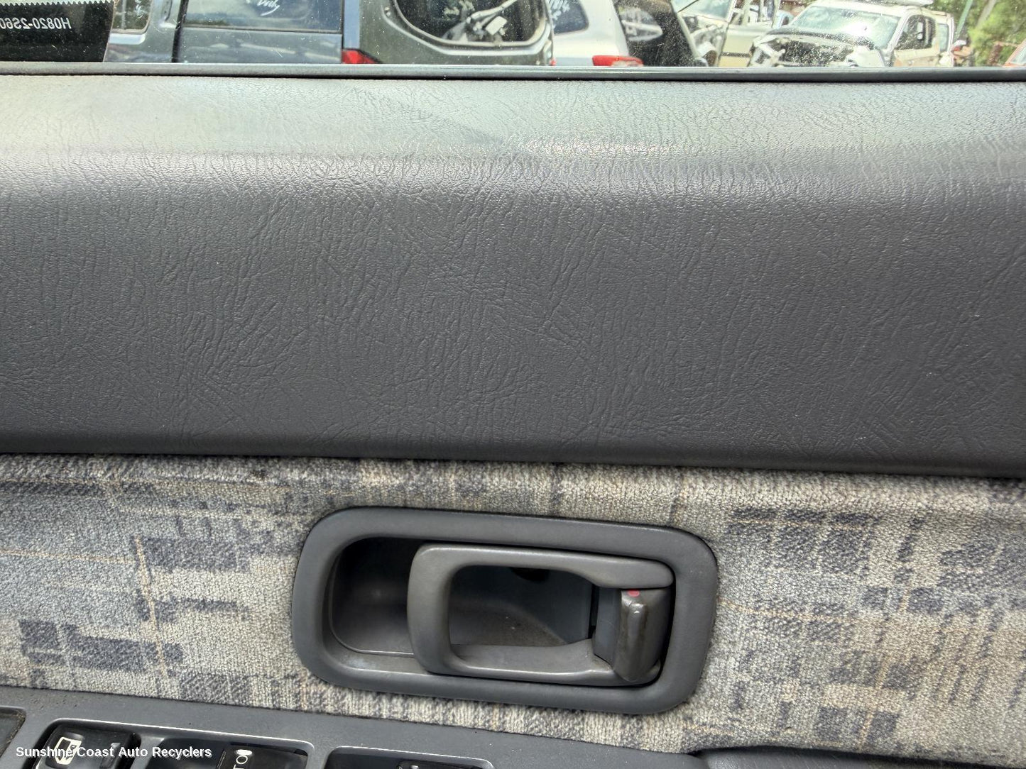 2001 Nissan Navara Door Handle