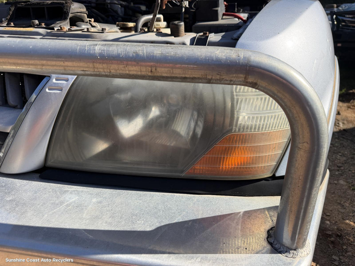 2002-2006 Mitsubishi Pajero Left Headlamp