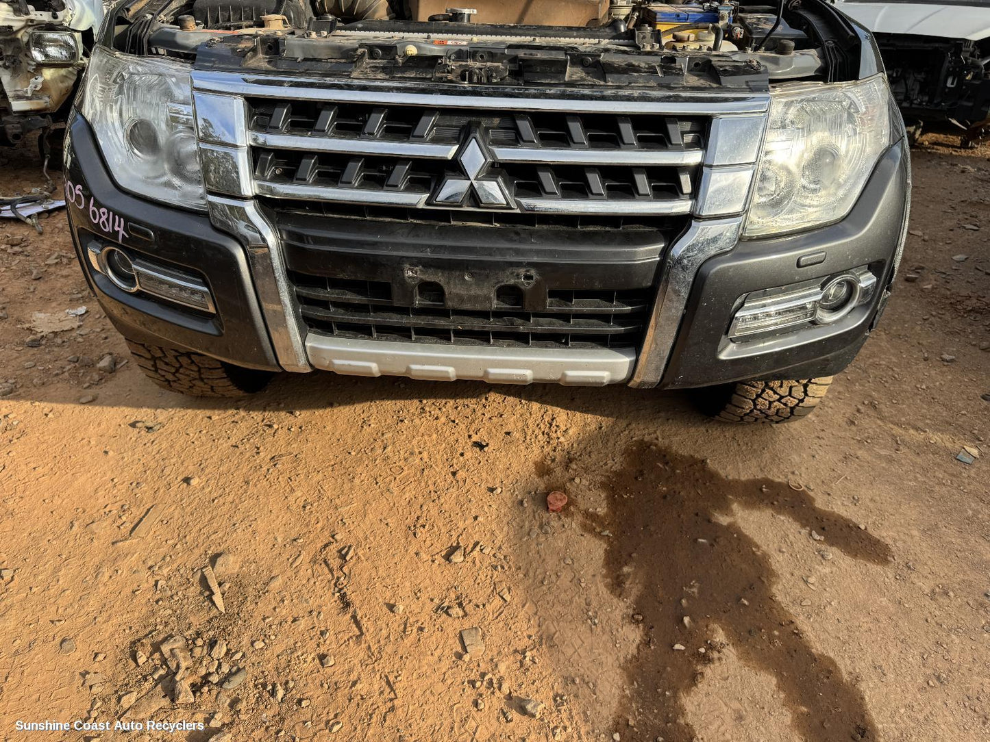 2017 Mitsubishi Pajero Grille