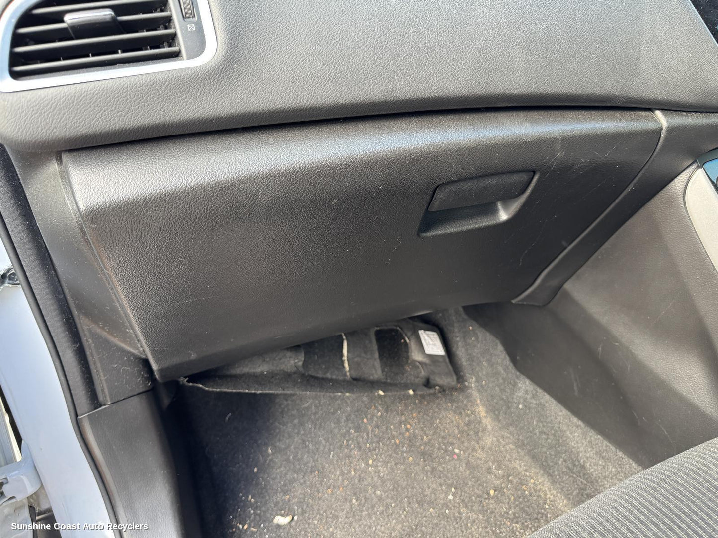 2017 Suzuki S-cross Glove Box