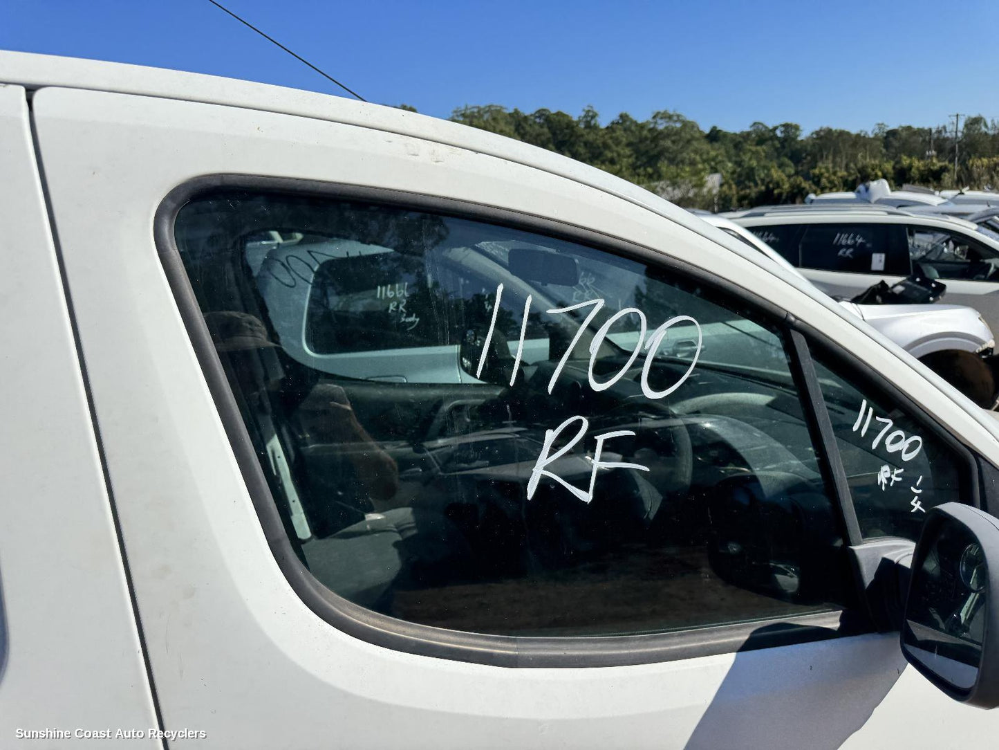 2013 Peugeot Partner Right Front Door Window
