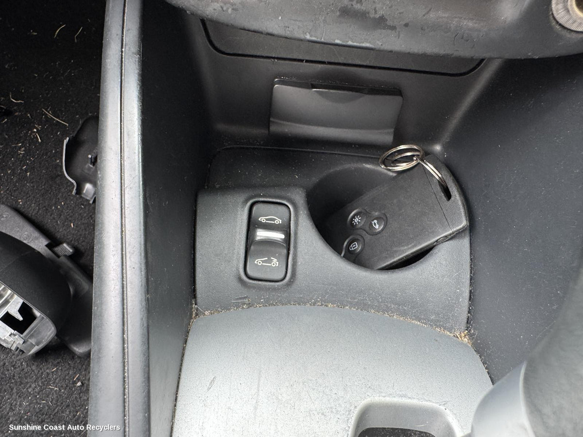 2010-2016 Renault Megane Misc Switch Relay