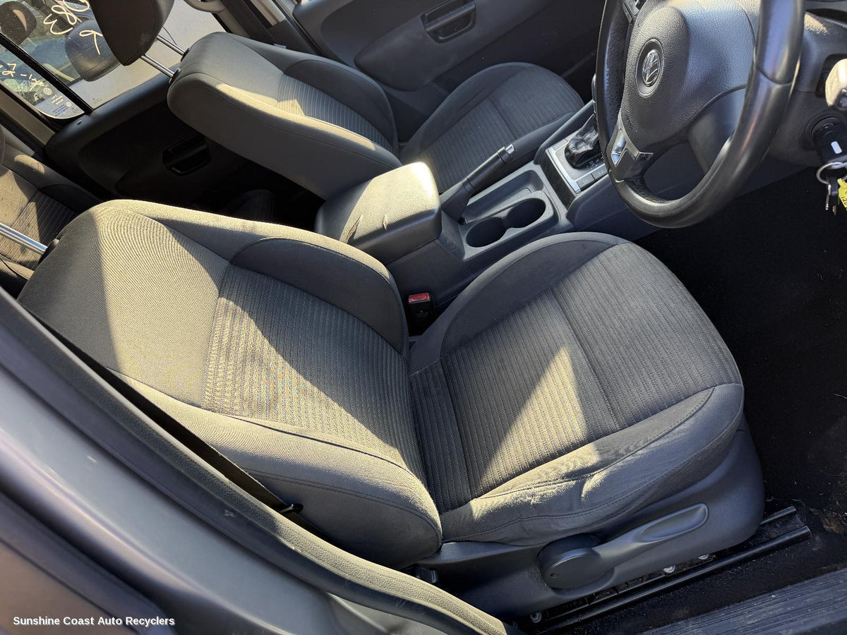 2010-2014 Volkswagen Amarok Front Seat