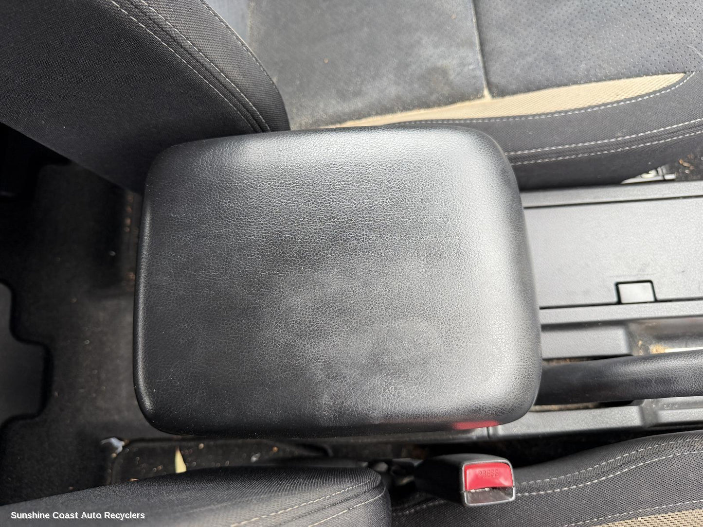 2015 Suzuki Vitara Console
