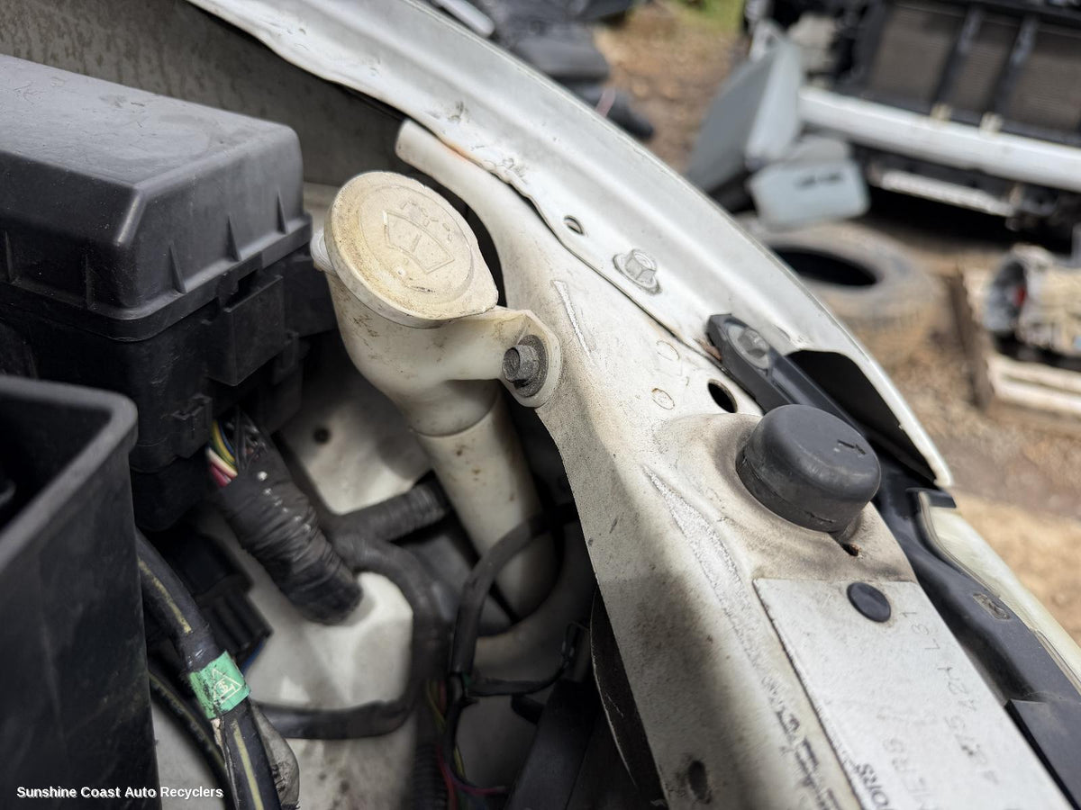 2006-2015 Mitsubishi Triton Washer Bottle