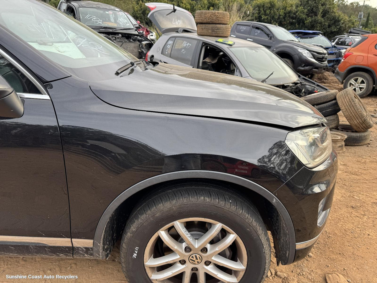 2010-2018 Volkswagen Touareg Right Guard