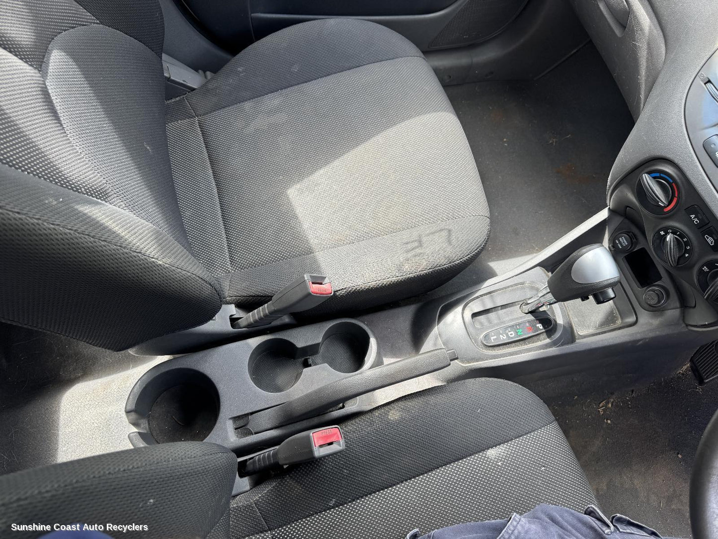 2007 Kia Rio Console