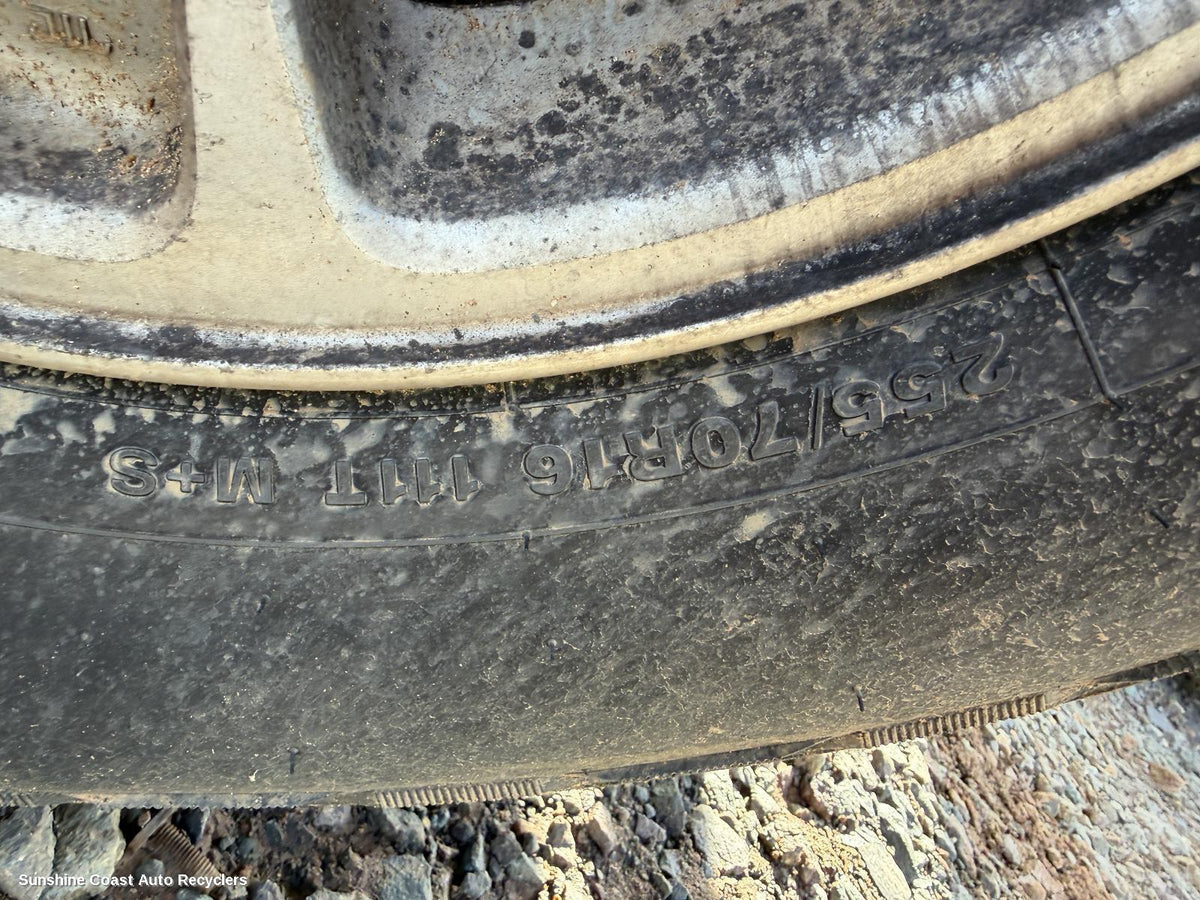 2000-2002 Mitsubishi Pajero Tyre