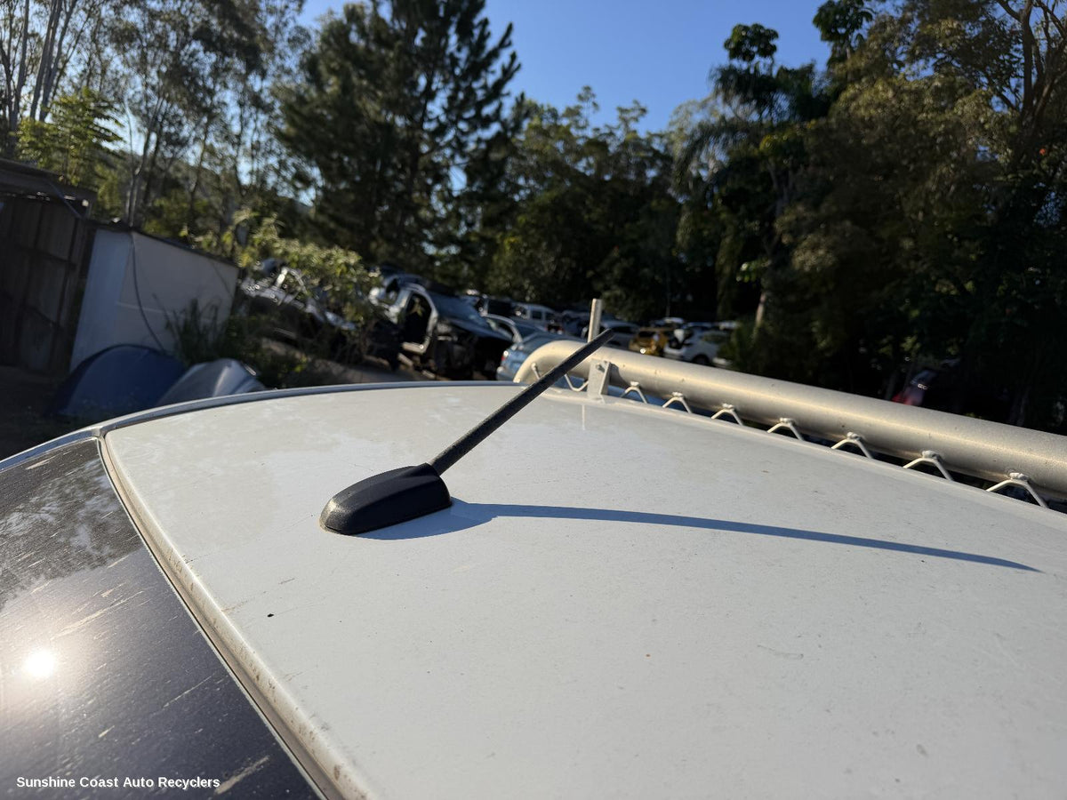2016-2020 Holden Colorado Antenna