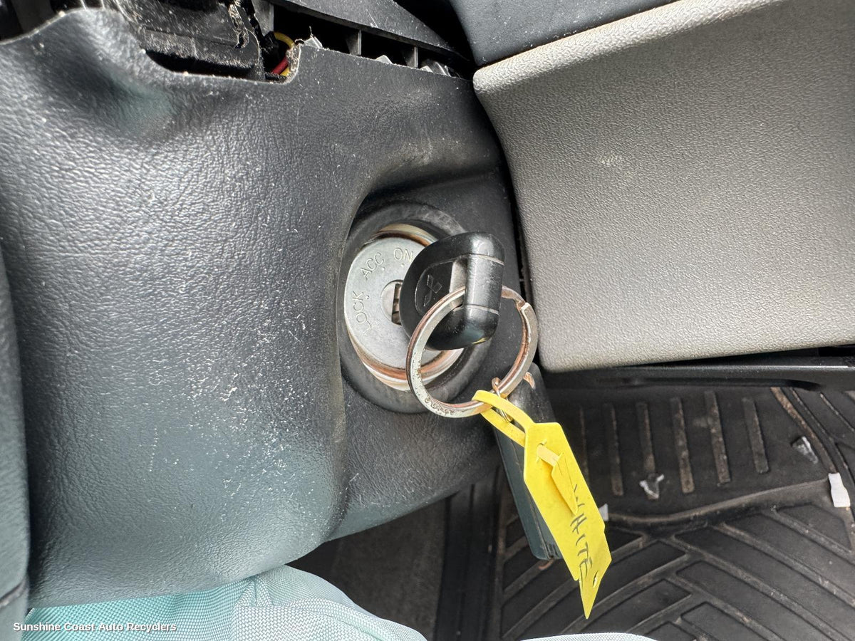 2000-2002 Mitsubishi Pajero Ignition W  Key