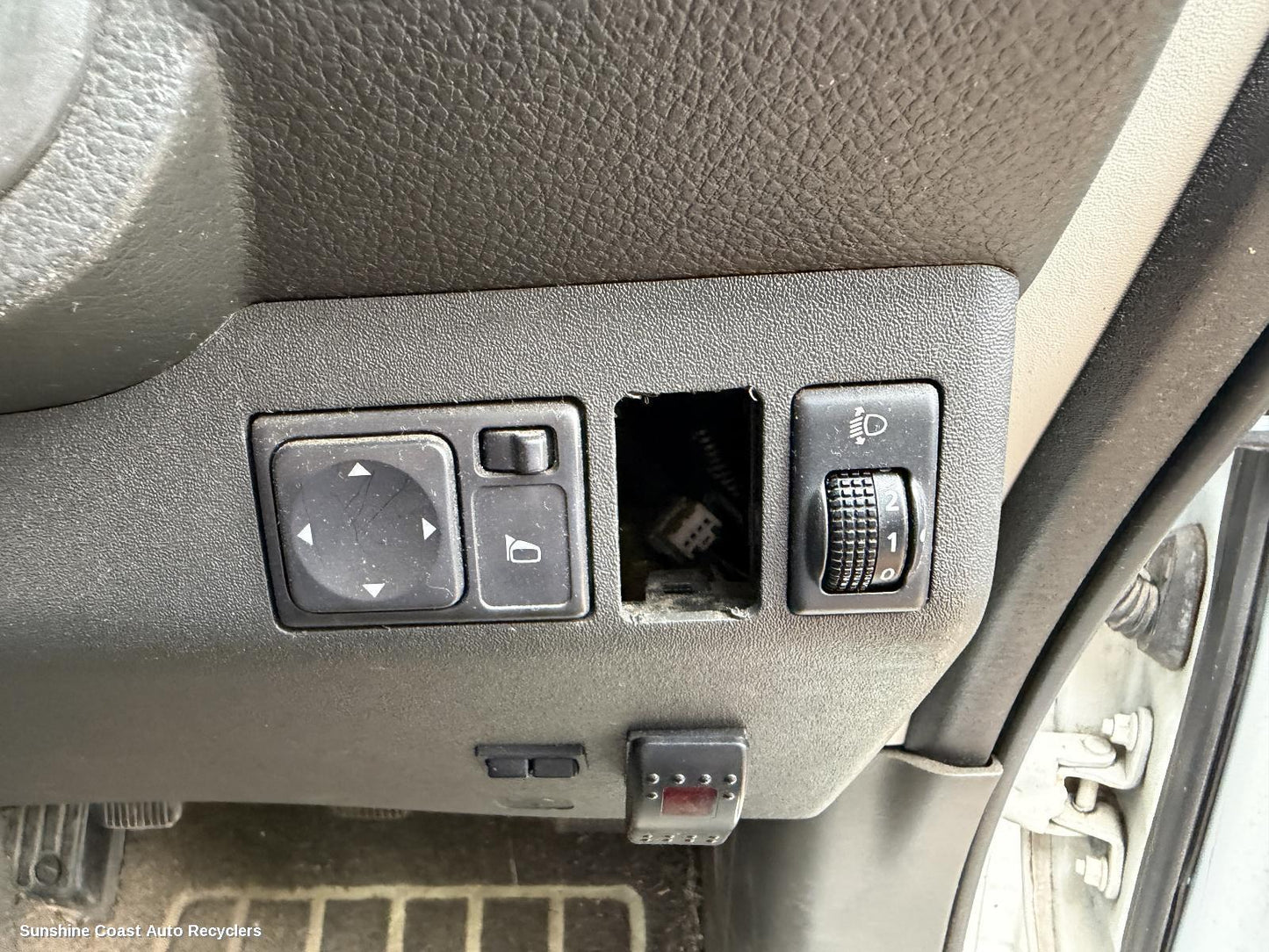 2011 Nissan Navara Misc Switch Relay