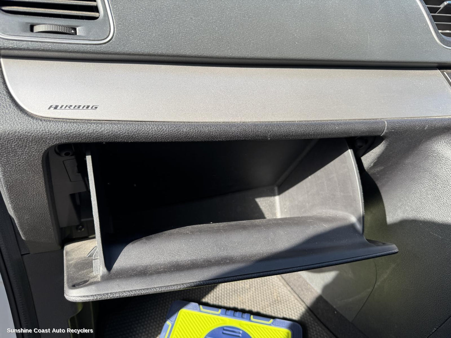 2015-2025 Ldv G10 Glove Box