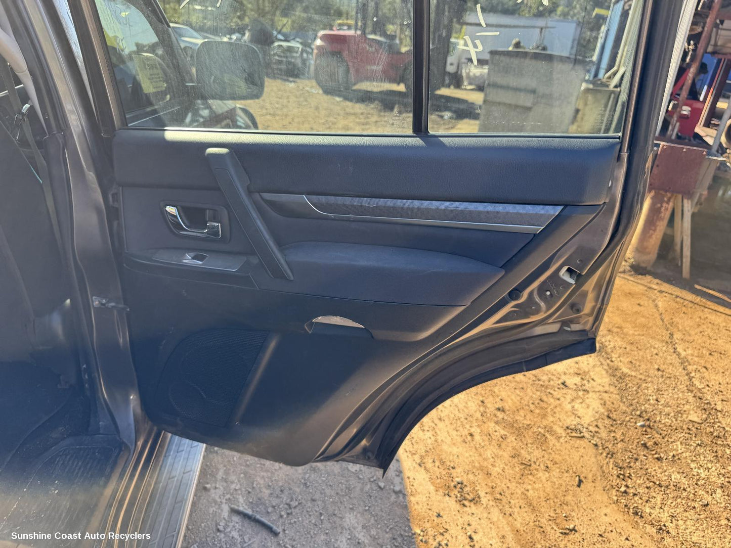 2010 Mitsubishi Pajero Door Handle