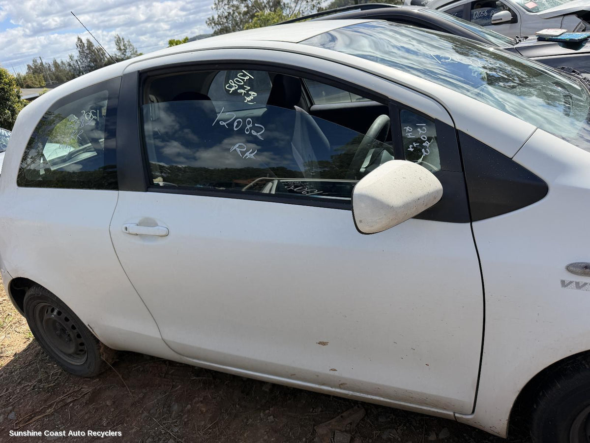 2005-2011 Toyota Yaris Right Front 1 4 Door Glass