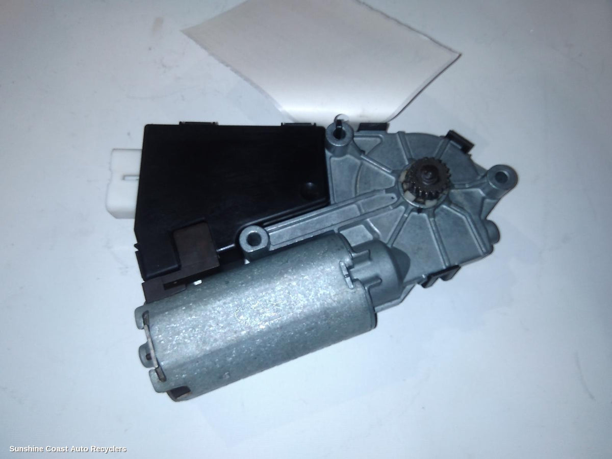 2002-2006 Mitsubishi Pajero Sunroof Motor