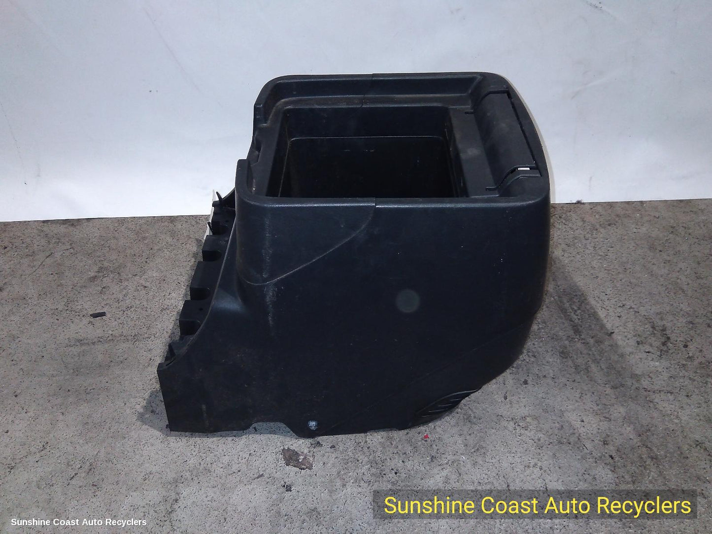 2006-2014 Mitsubishi Pajero Console