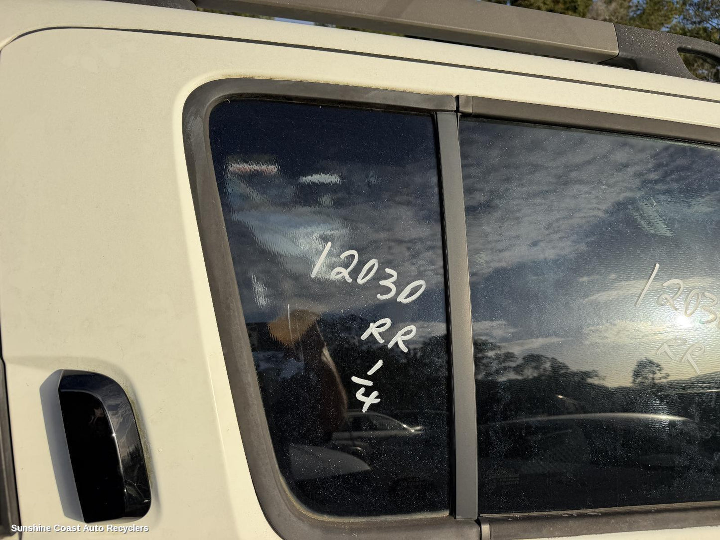 2005-2013 Nissan Pathfinder Right Rear 1 4 Door Glass